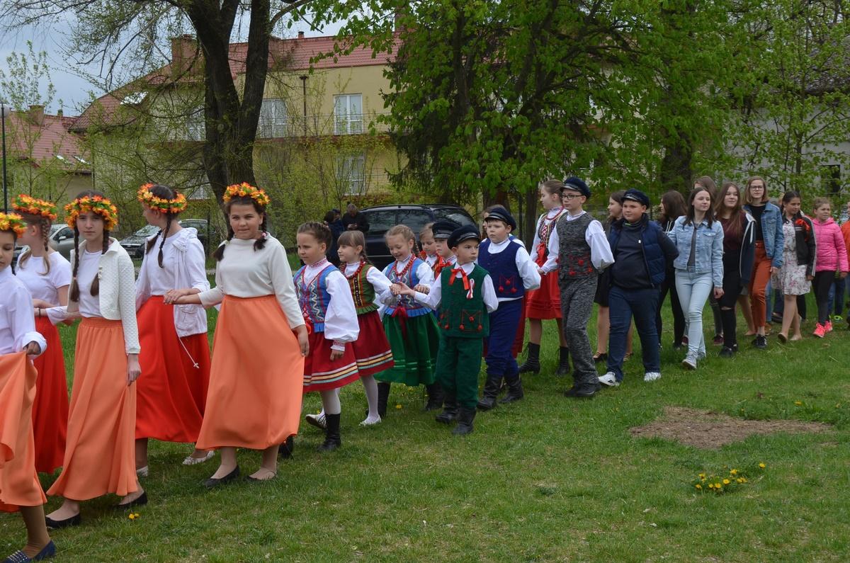 W Bliżynie blisko 100. par zatańczyło Poloneza