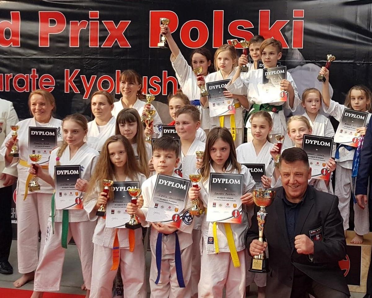 18 medali skarżyskich karateków na Grand Prix Polski