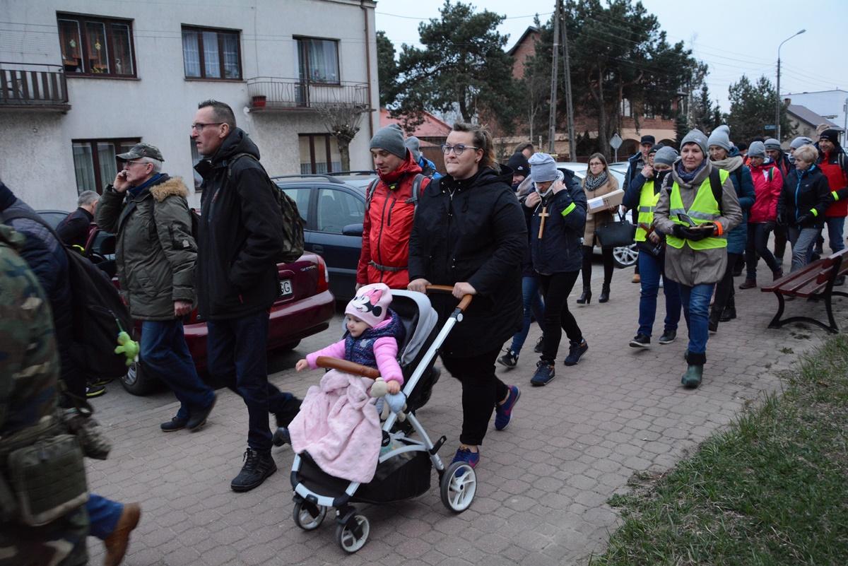 Blisko 100 uczestników Ekstremalnej Drogi Krzyżowej w Skarżysku