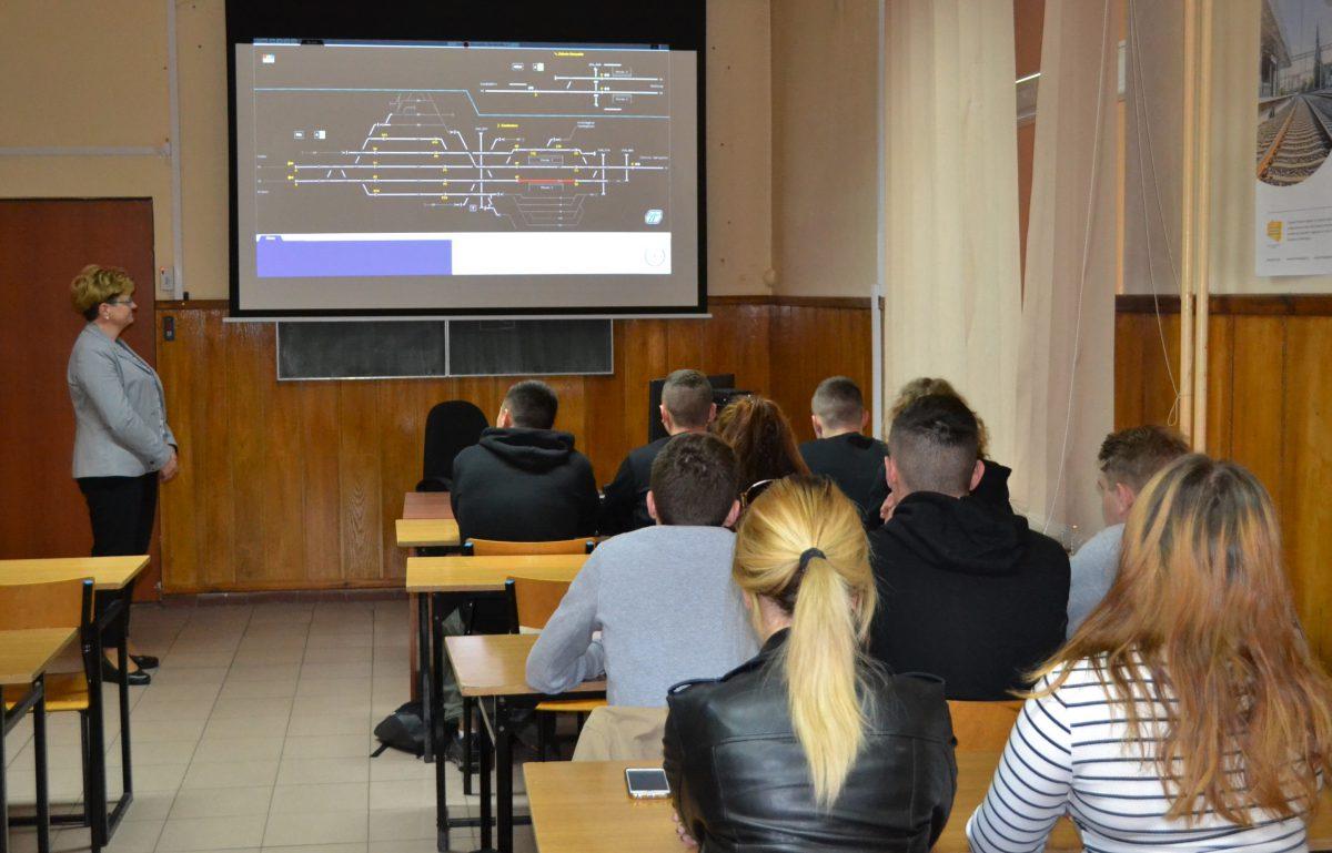 Kolejarze ze Skarżyska-Kamiennej przekazują wiedzę uczniom