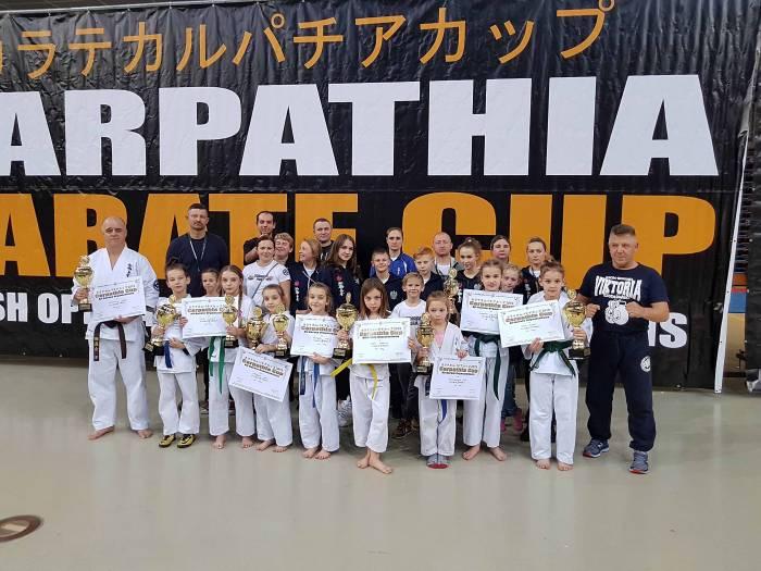 Dziesięć medali skarżyskich karateków na Carpatii Cup