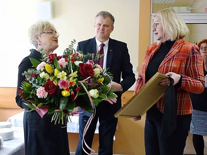 Podziękowania i gratulacje dla wieloletniej dyrektor MOPS