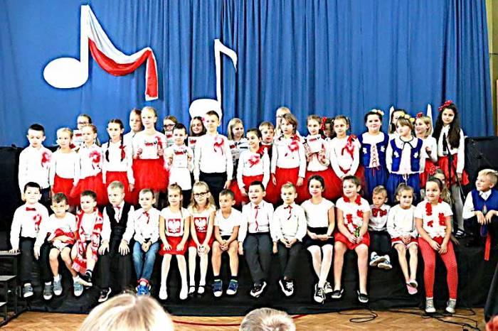 Pieśnią uczcili stulecie niepodległości w Polsce
