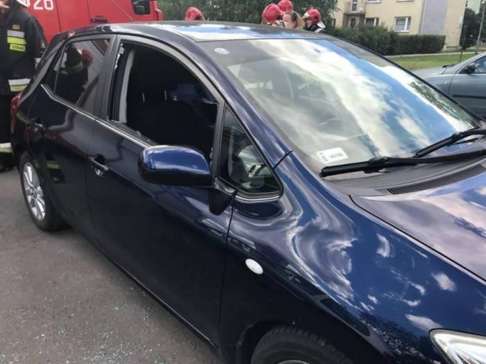 Dziecko uwiezione w aucie, interwniowała policja