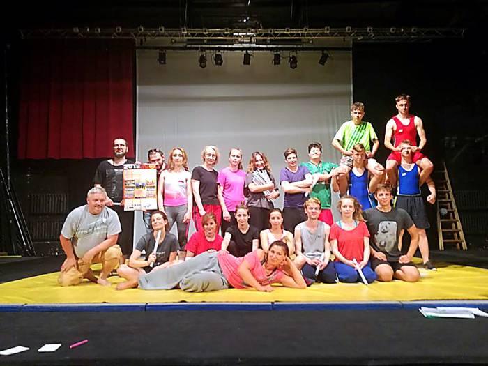 Skarżyscy zapaśnicy na deskach teatru Żeromskiego