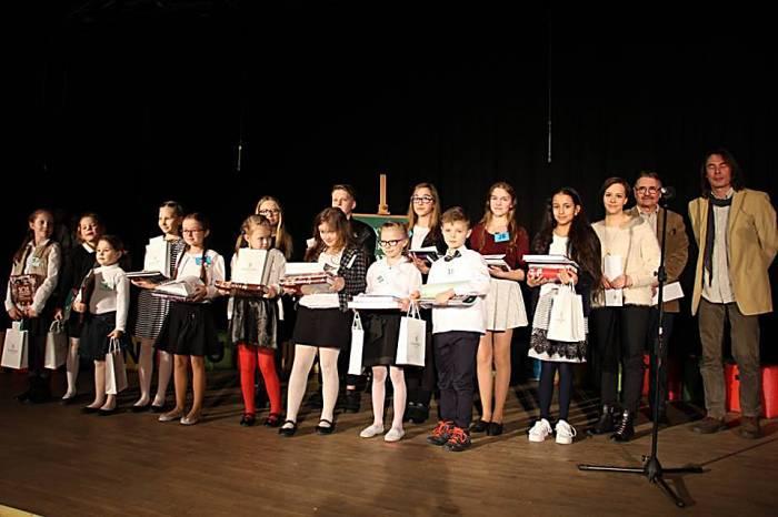 Recytatorzy na scenie