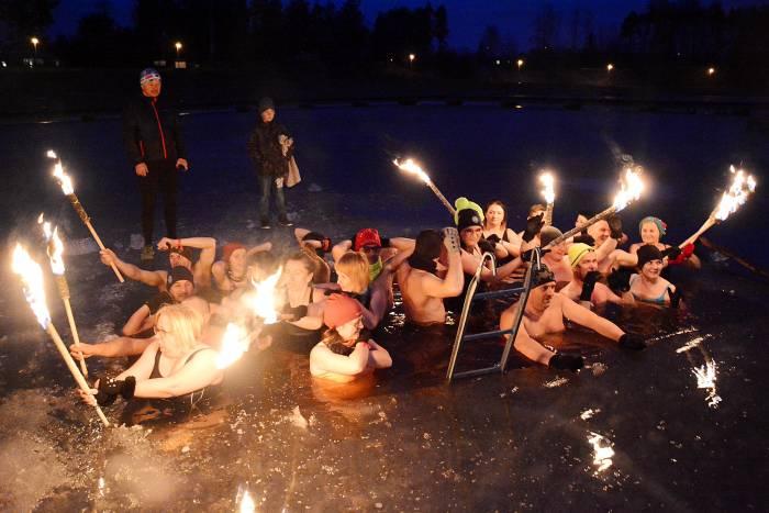 Nocna kąpiel w bliżyńskim zelewie
