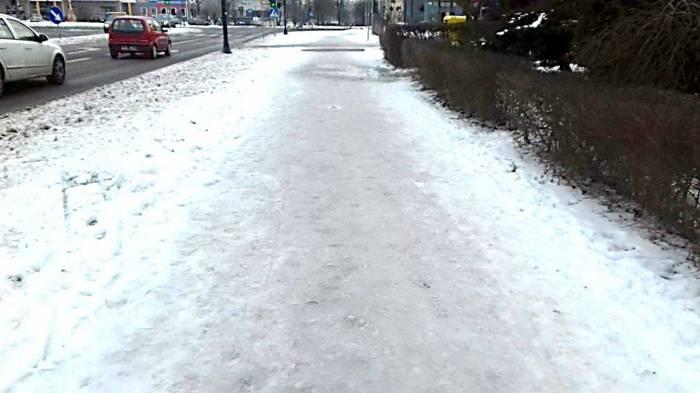 Ślisko na chodnikach