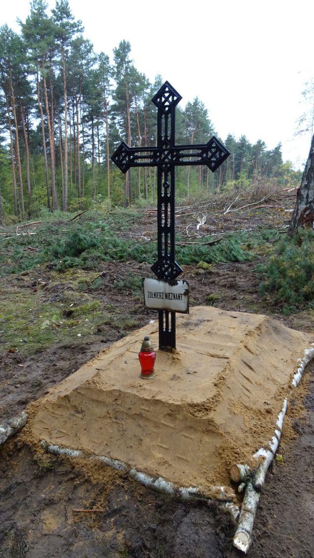 Poszukują informacji o mogile Nieznanego Żołnierza w Skarżysku Kościelnym