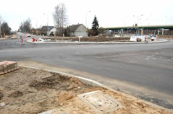 Niebezpieczne skrzyżowanie przy Krakowskiej wciąż w przebudowie. Na nowe rondo poczekamy do kwietnia