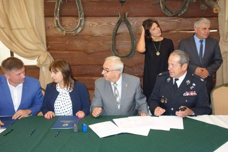 Na wymianę dachu, modernizację dróg