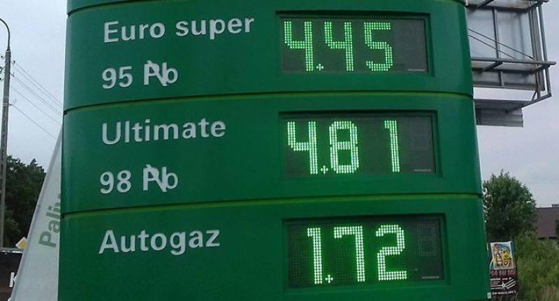 Nie będzie Funduszu Dróg Samorządowych, rząd wycofał się z opłaty paliwowej