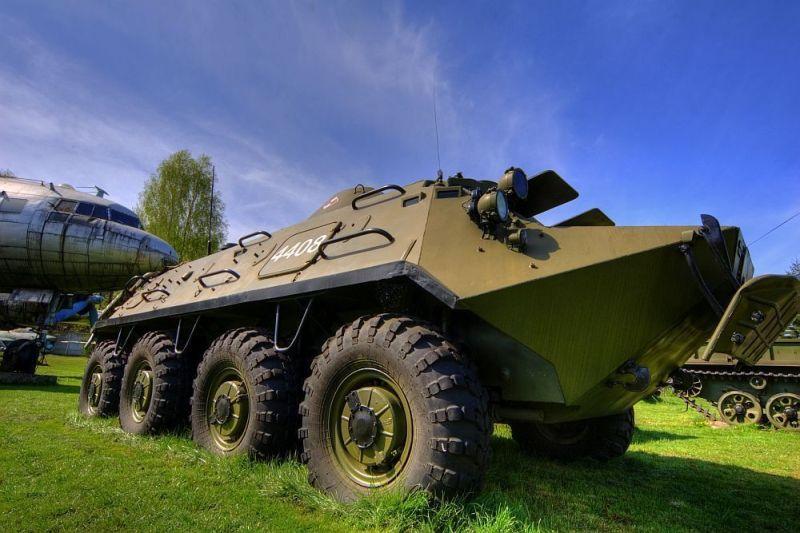 Przejazd transporterem w Muzeum Orła Białego