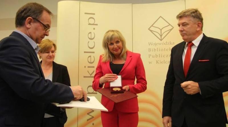 Za wybitne zasługi dla bibliotekarstwa