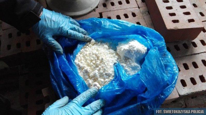 Narkotyki i materiały wybuchowe na prywatnej posesji w Skarżysku
