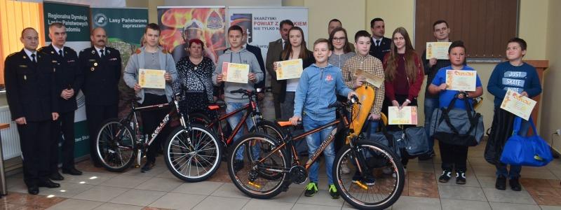 Uczniowie ze Skarżyska Kościelnego w czołówce