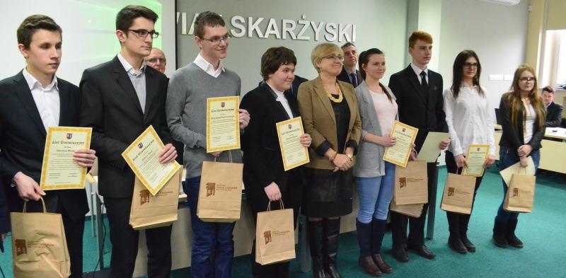 Listy gratulacyjne dla zdolnej młodzieży