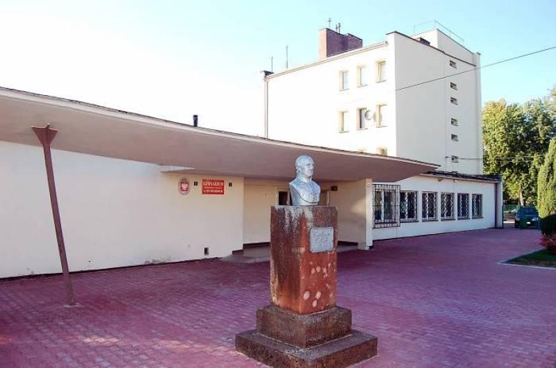 Suchedniów: Przebudują szkołę