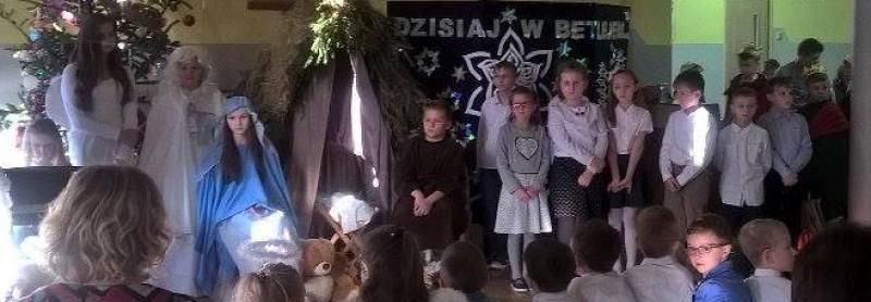 Jasełka w szkole w Zaleziance