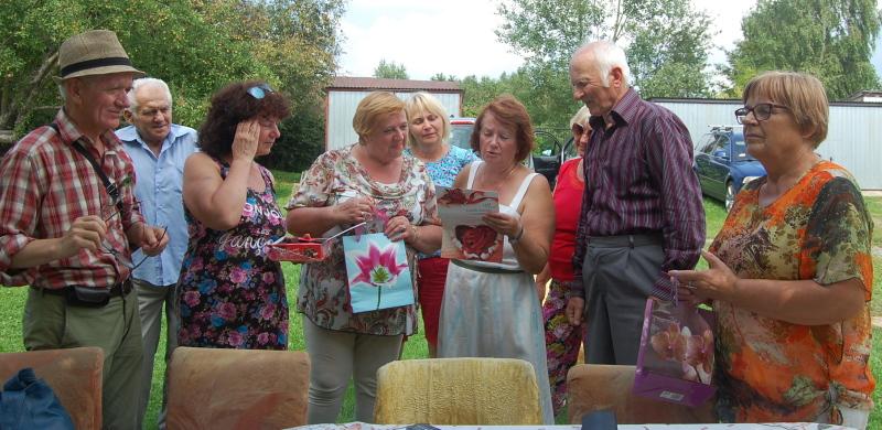 Perły z Lamusa to grupa ludzi, która się ze sobą nie nudzi