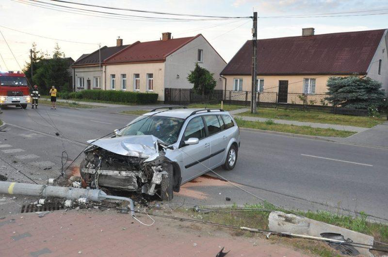 Uderzył w słup energetyczny