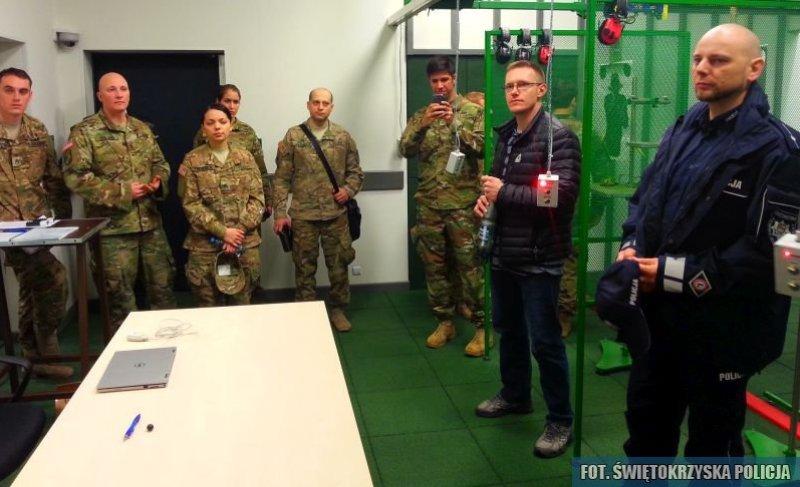 Amerykańscy żołnierze na policji