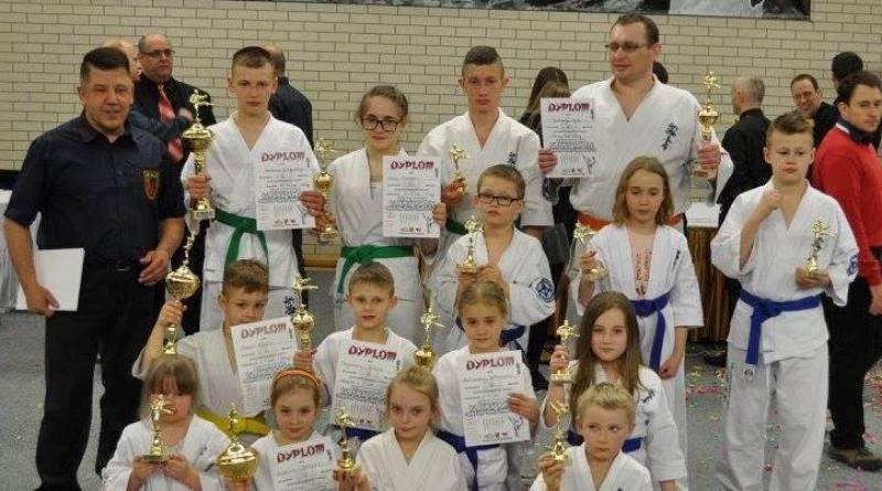 Siedem medali karateków SKSW