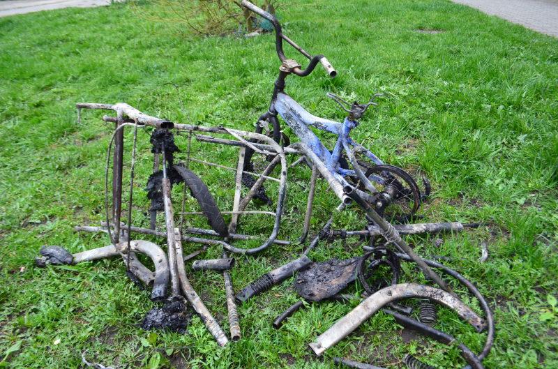 Wyglądało groźnie, palił się rowerek i wózek