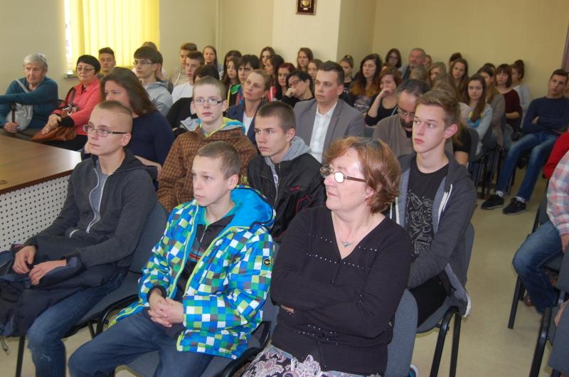 Świat makabry zamykam o 13