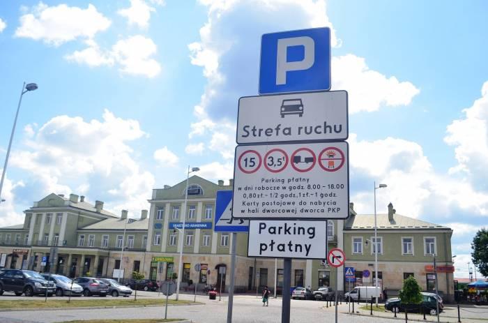 Opłaty za parking przed dworcem PKP zniesione