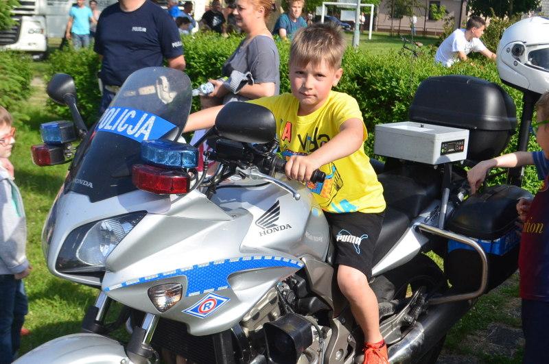 Policjanci dzieciom
