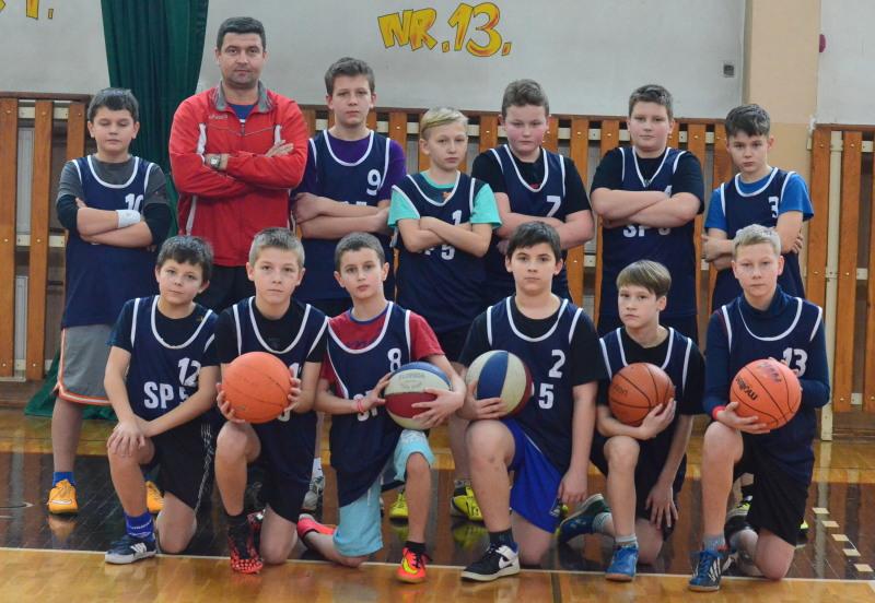 SP 5 najlepsza w kosza