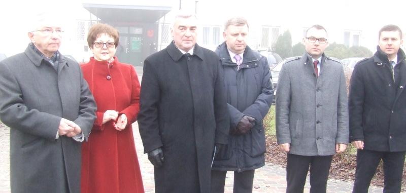Politycy PiS i wielu mieszkańców miasta sprzeciwia się likwidacji szkół