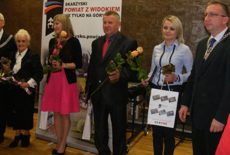 Odznaczenia państwowe i Powiatowe Dęby