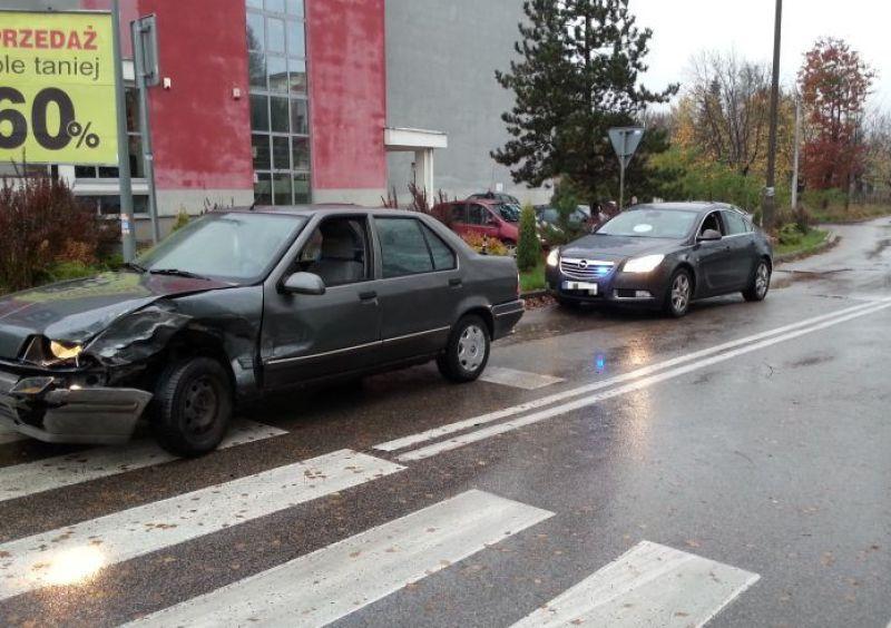 Nie zważając na innych wsiadają 