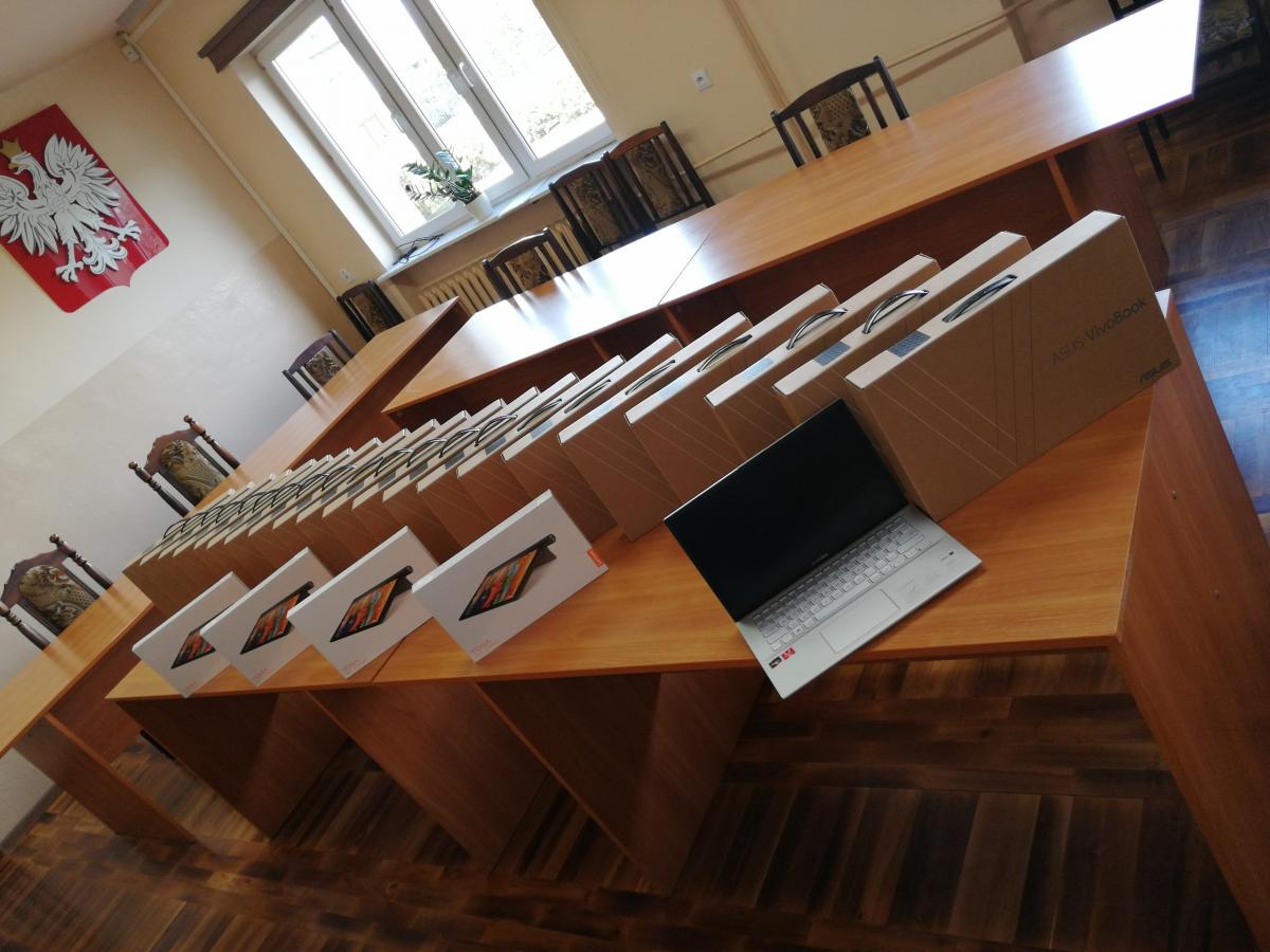 22 nowe laptopy i 4 tablety dla uczniów z gminy Orońsko