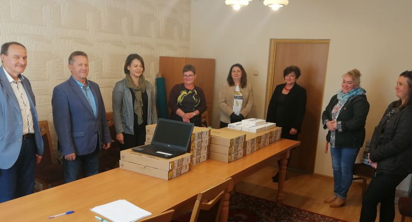 W gminie Chlewiska. Komputery do zdalnej nauki