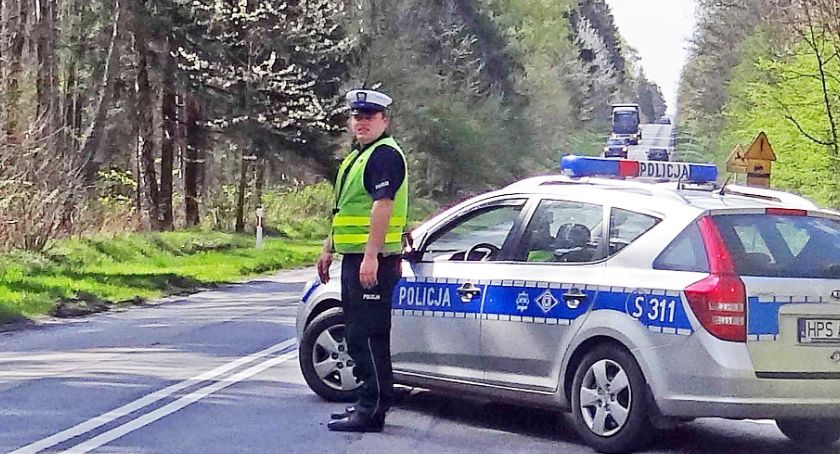 Drogowych piratów ścigają i prawa jazdy zabierają...
