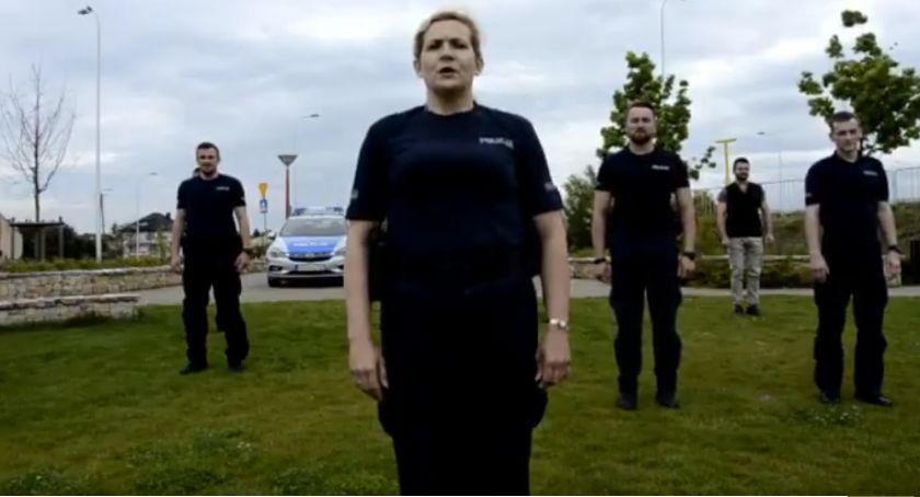 Policjanci z Szydłowca w akcji pomocy