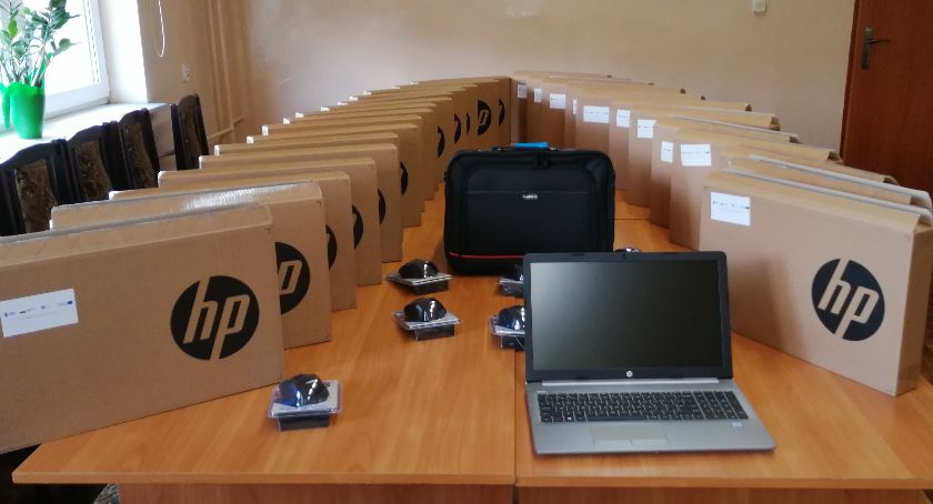 28 laptopów do zdalnej nauki w Orońsku