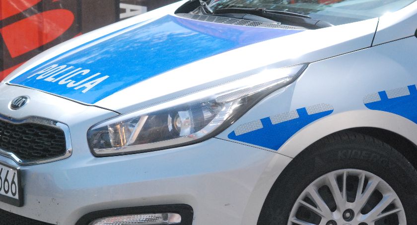 Citroen uderzył w barierki na S7