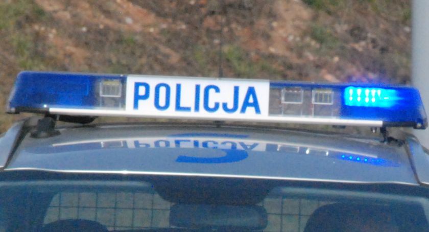Z ostatniej chwili. Audi w rowie w Gąsawach