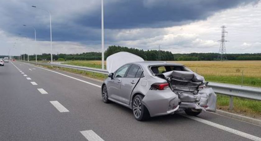 Zderzenie samochodów na ekspresowej 