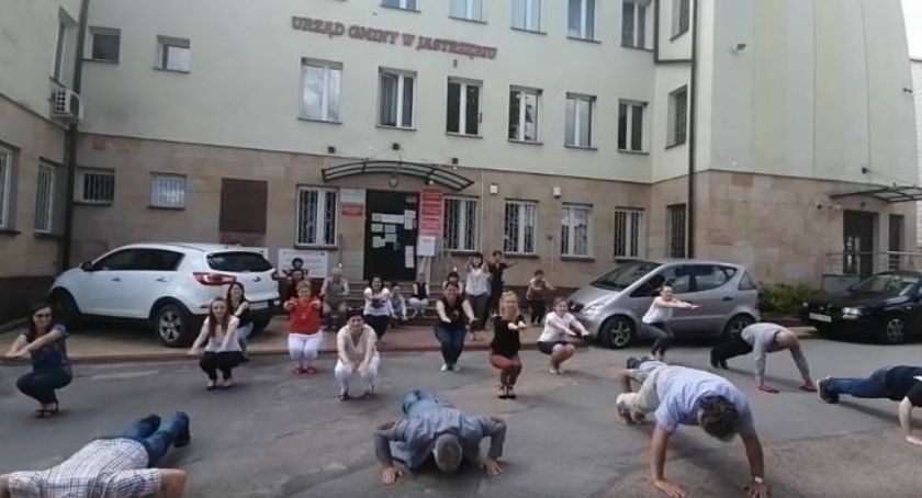 Pracownicy Urzędu Gminy Jastrząb dla chorych dzieci