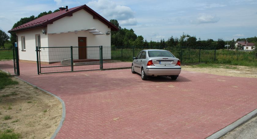 Wokół wiejskiej świetlicy w Chustkach