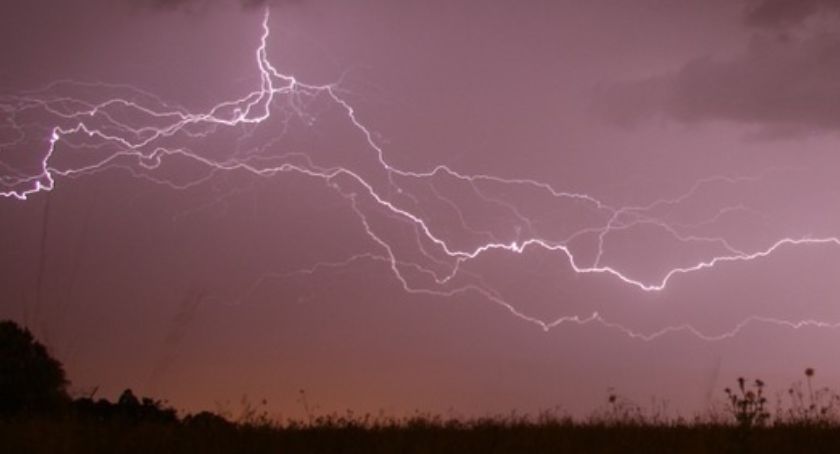Pilne! W powiecie szydłowieckim może być burza z gradem