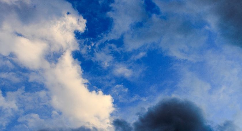 Meteorolodzy ostrzegają! Za chwilę silny wiatr z burzami i opadami w powiecie szydłowieckim...