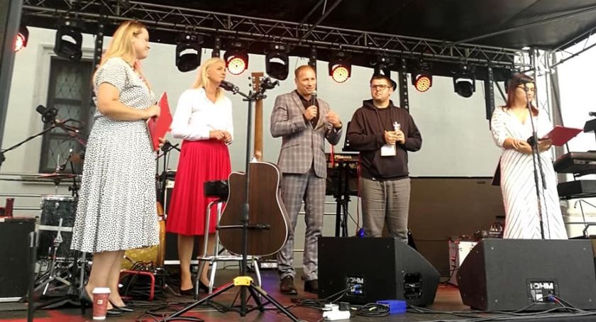 Międzypokoleniowy festyn na szydłowieckim rynku. LemON, zespół 