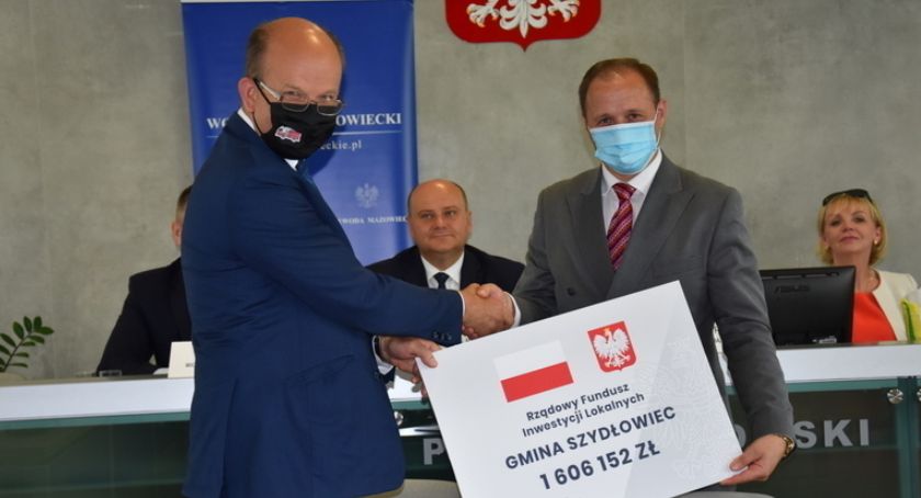 Miliony i setki tysięcy z covidowskiego funduszu