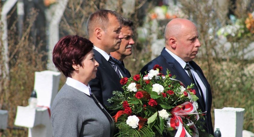 Patriotycznie w kościele, na cmentarzu i pod pomnikiem. Uczcili 81 rocznicę Bitwy Pod Barakiem